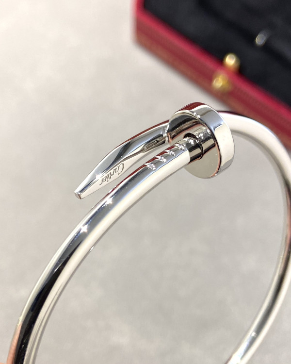 Ca*t*er bracelet