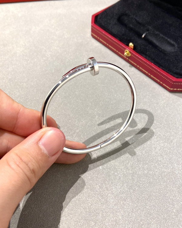 Ca*t*er bracelet