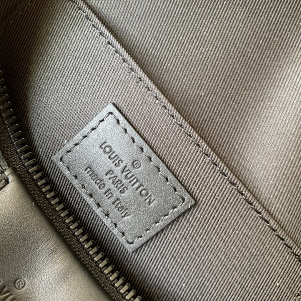 l0*is V*t0n moon crossbody