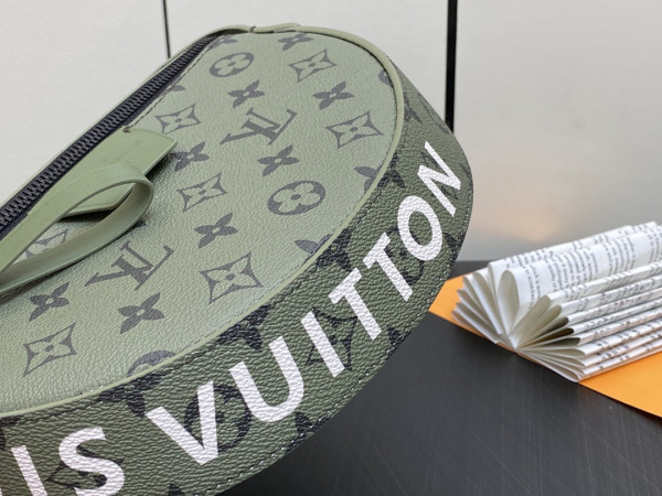 l0*is V*t0n moon crossbody