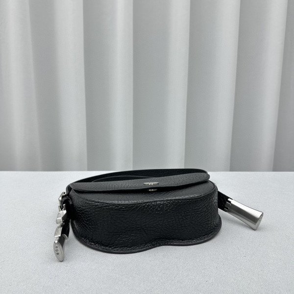 B**rry chess satchel