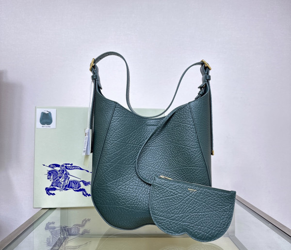 B**rry medium chess shoulder bag