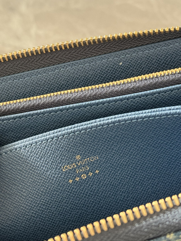 l0*is V*t0n zippy wallet