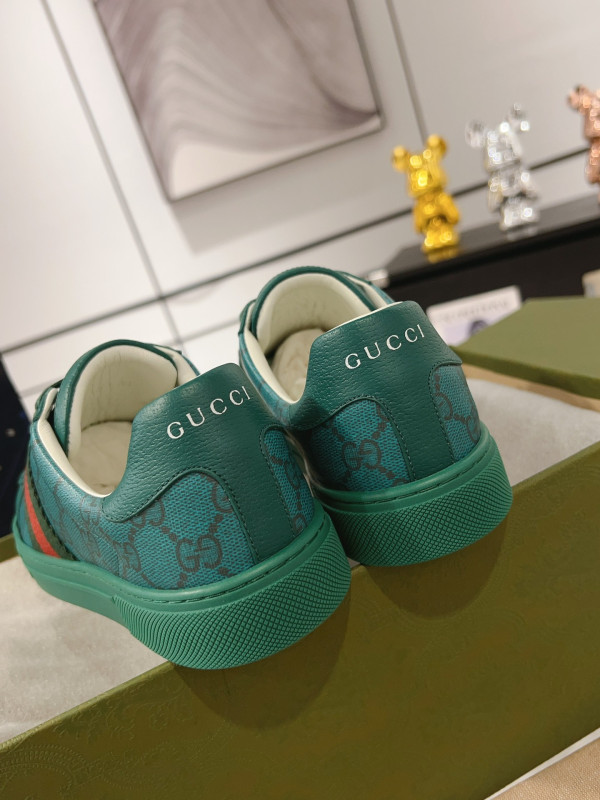 G*u*i sneaker