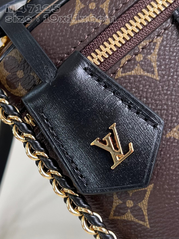 l0*is V*t0n vanity chain pouch-19 x 11.5 x 6.5 cm