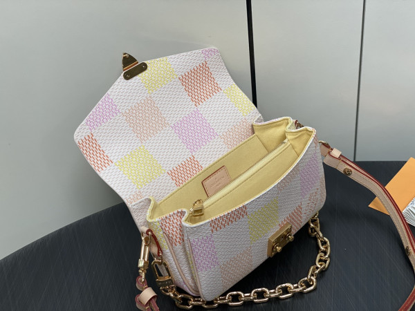 l0*is V*t0n pochette metis east west