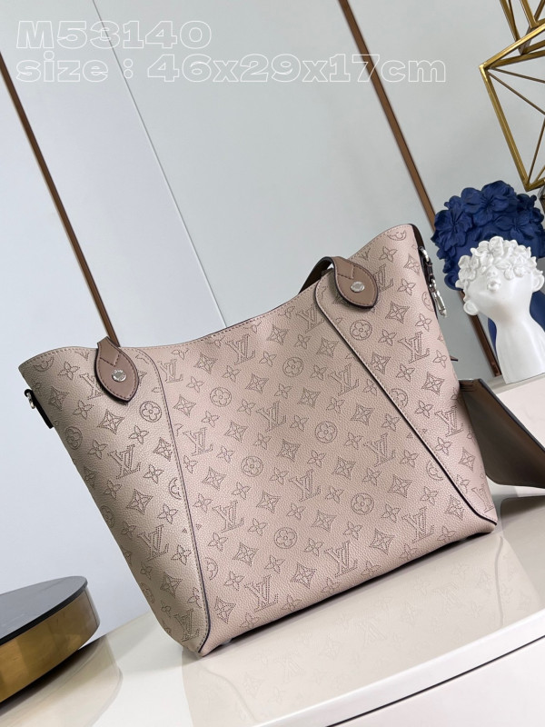 l0*is V*t0n hina-46 x 29.5 x 17cm