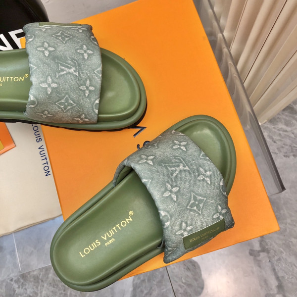 l0*is V*t0n pool pillow comfort mule