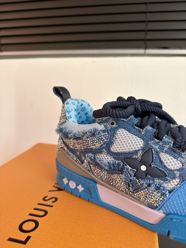 l0*is V*t0n sneakers