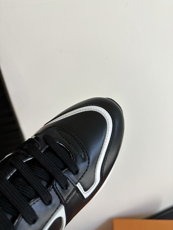 l0*is V*t0n sneakers
