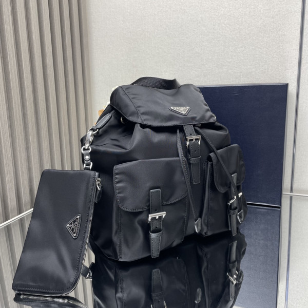 Pra*a re-nylon backpack-30*32*15cm