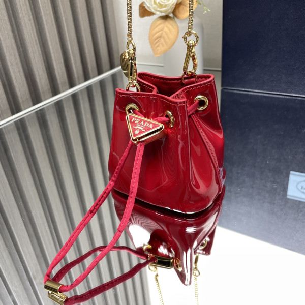 Pra*a  shearling bucket bag-9-9-6cm