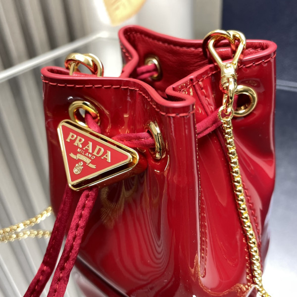 Pra*a  shearling bucket bag-9-9-6cm