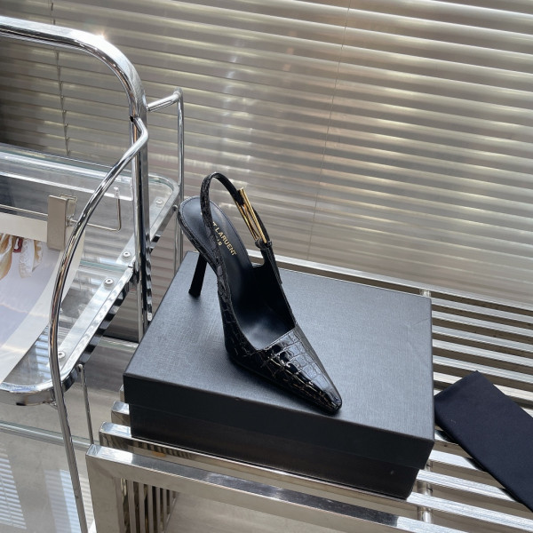 Sa**t Lau*nt heels