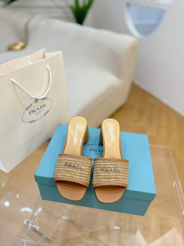 Pra*a sandals