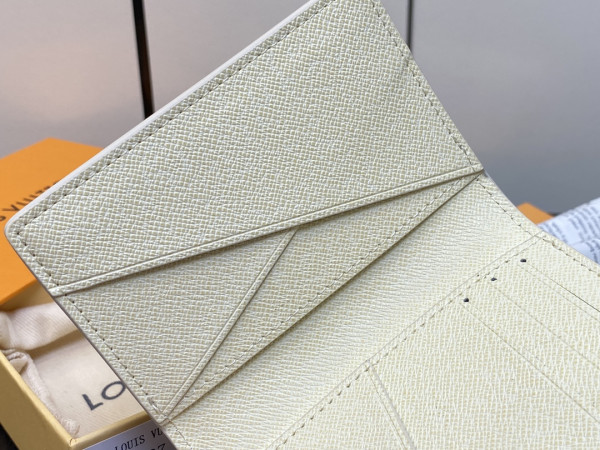 l0*is V*t0n pocket organizer-7.5*11.1*1 cm
