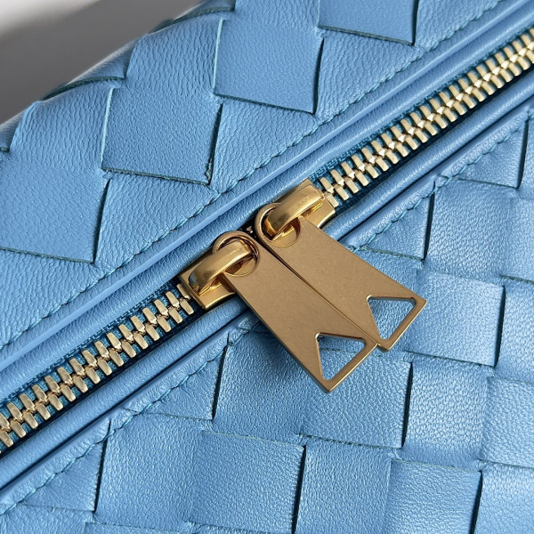 bo*te*ga Ve*ne*ta  vanity case crossbody bag