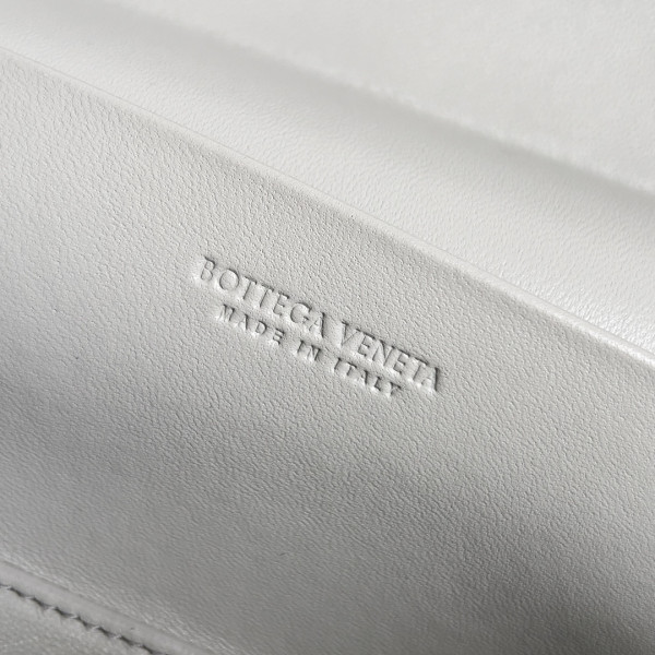 bo*te*ga Ve*ne*ta  vanity case crossbody bag