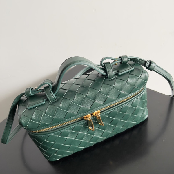 bo*te*ga Ve*ne*ta  vanity case crossbody bag