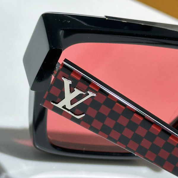 louvis V*t0n sunglasses