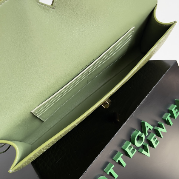 bo*te*ga Ve*ne*ta long clutch andiamo with handle-31*13*3cm