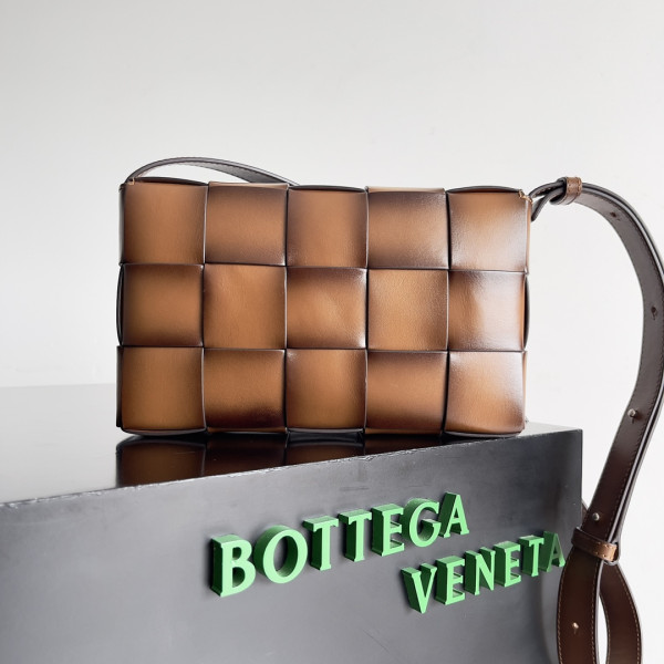 bo*te*ga Ve*ne*ta cassette-23*15*6cm