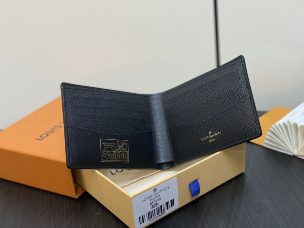 l0*is V*t0n slender wallet-11*8.5*2cm