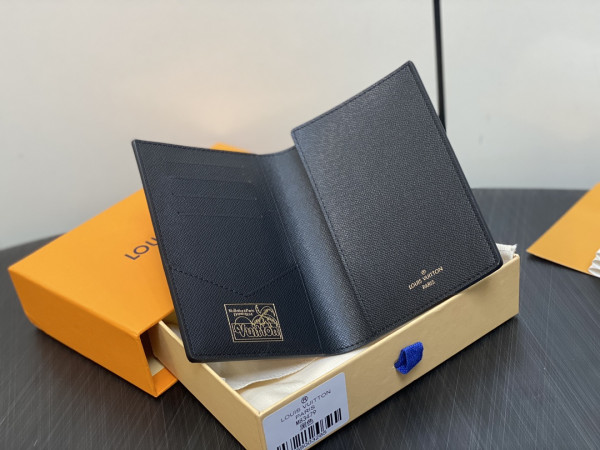 l0*is V*t0n passport cover-10*14*2.5cm