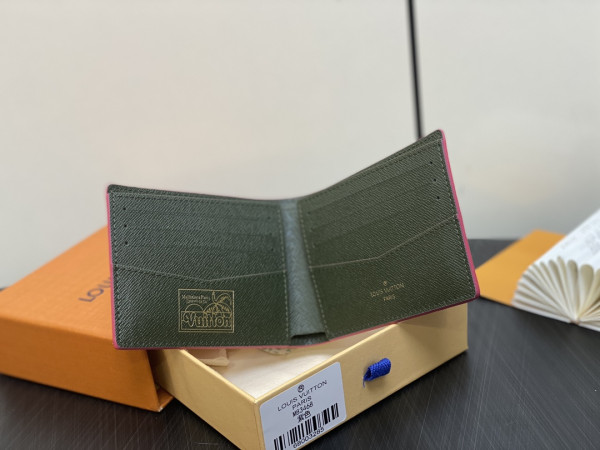 l0*is V*t0n slender wallet-11*8.5*2cm