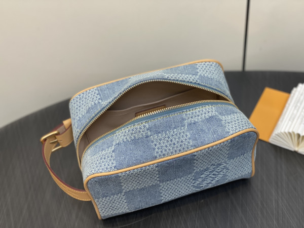 l0*is V*t0n locker dopp kit bag-23*13*12cm