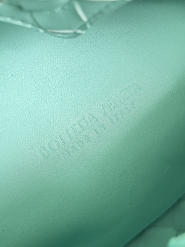 bo*te*ga Ve*ne*ta andiamo parachute small shoulder bag