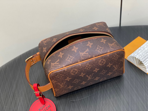 l0*is V*t0n locker dopp kit bag-23*13*12cm