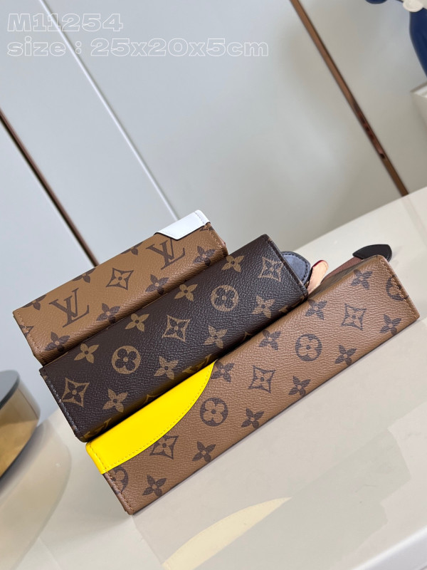 l0*is V*t0n trio toilet pouch-25*20*5.5cm