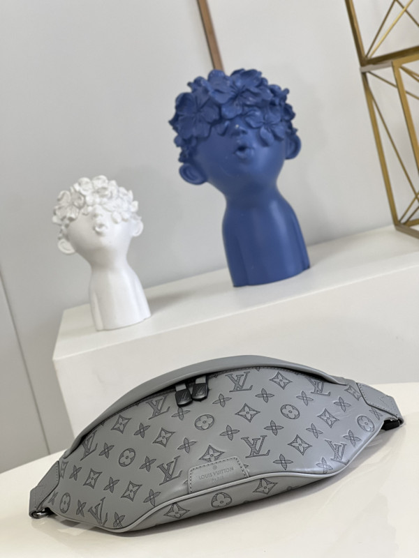 l0*is V*t0n discovery bumbag