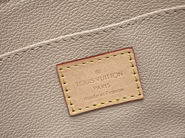 l0*is V*t0n pochette cosmétique pm
