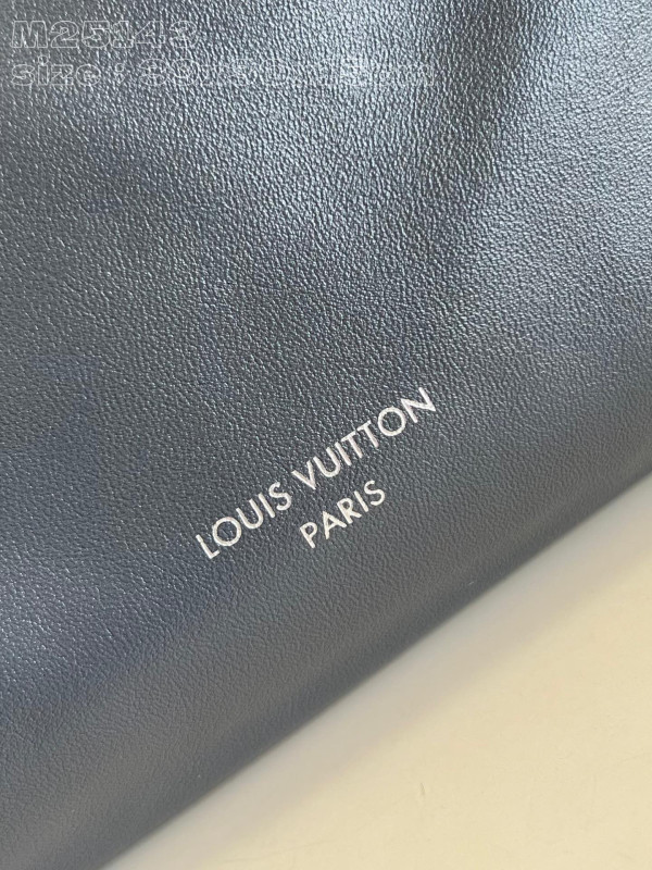 l0*is V*t0n carryall mm- 39 x 30 x 15cm