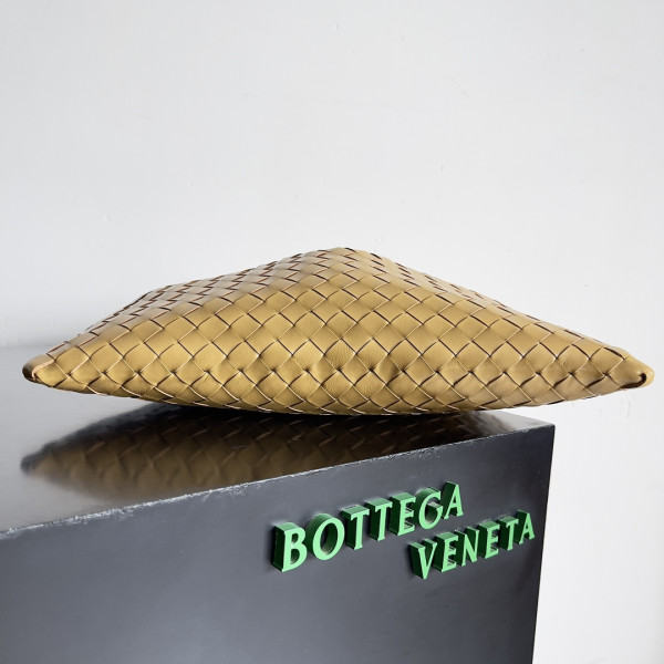 bo*te*ga Ve*ne*ta small hop