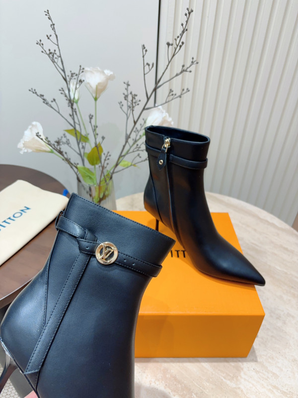 l0*is V*t0n stellar ankle boot