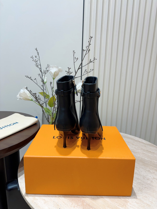l0*is V*t0n stellar ankle boot