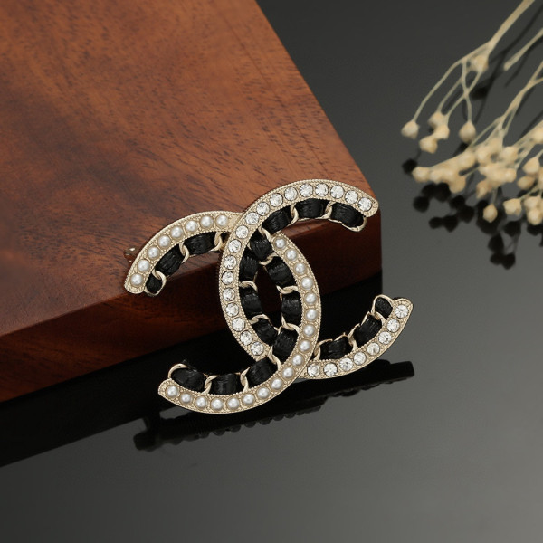 CL BROOCH