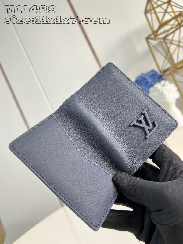 l0*is V*t0n pocket organizer-7.5*11.1*1 cm