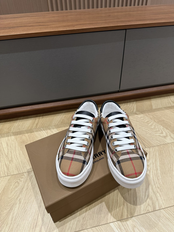 BUBERRY SNEAKER