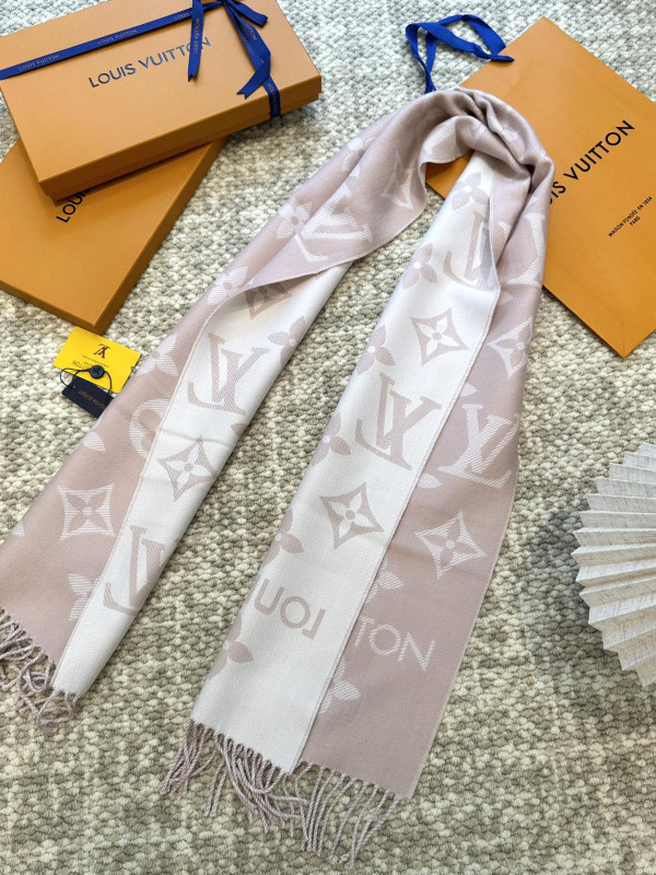l0*is V*t0n scarf