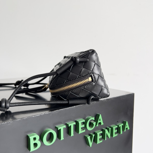 bo*te*ga Ve*ne*ta intrecciato concert pouch