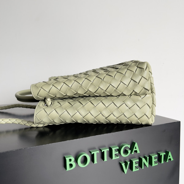 bo*te*ga Ve*ne*ta medium andiamo