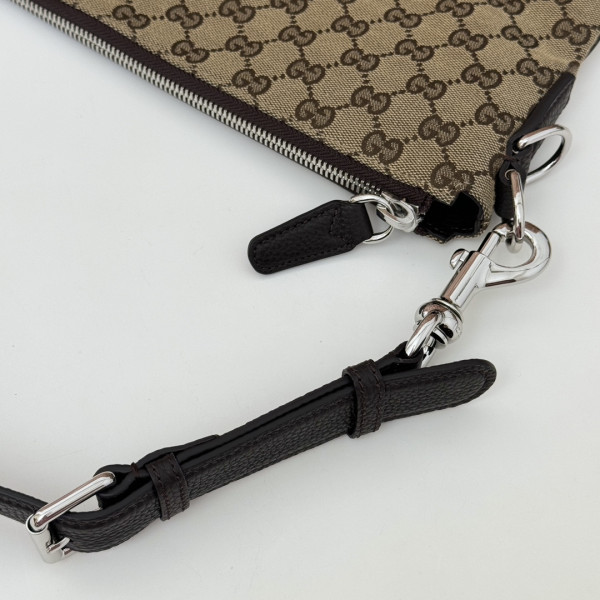 G*u*i b medium shoulder bag
