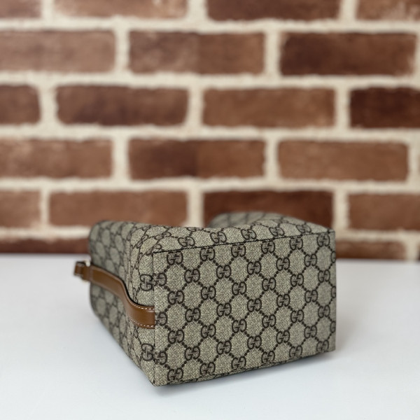 G*u*i gg emblem mini bucket bag