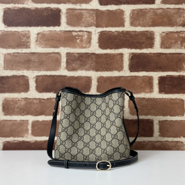 G*u*i gg emblem mini bucket bag