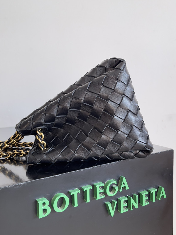 bo*te*ga Ve*ne*ta small parachute chain