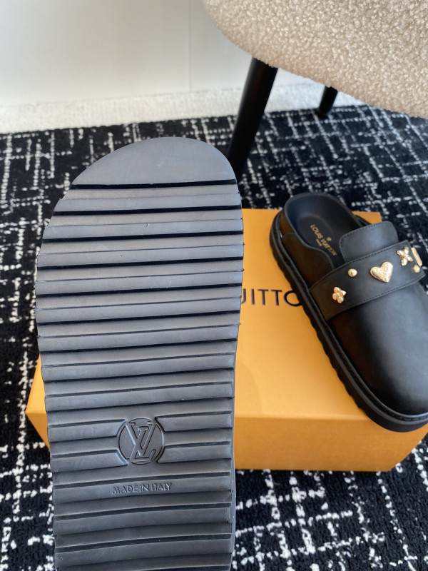 l0*is V*t0n sandals